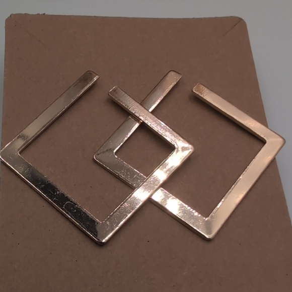 Elegant Gold Geometric Earrings Set - Picture 4 of 7